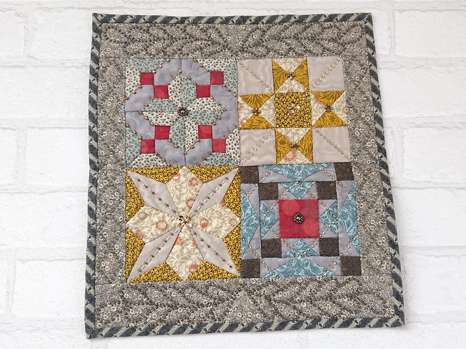 ミニタペストリー※パッチワーク教室No.17掲載